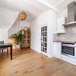 Fantastic Top Floor 1 Bedroom Loft Flat In Fitzrovia