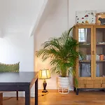 Fantastic Top Floor 1 Bedroom Loft Flat In Fitzrovia
