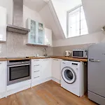 Fantastic Top Floor 1 Bedroom Loft Flat In Fitzrovia
