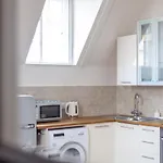 Fantastic Top Floor 1 Bedroom Loft Flat In Fitzrovia