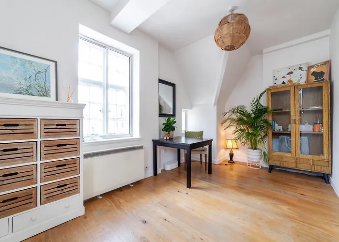 Fantastic Top Floor 1 Bedroom Loft Flat In Fitzrovia